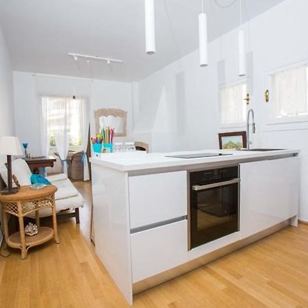 Ferienwohnung Άνετη Διαμονή 100 Μέτρα Από Τη Θάλασσα - Βάρκιζα Vári Exterior foto